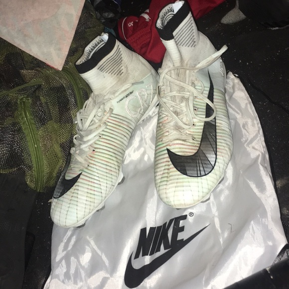 mercurial superfly size 5